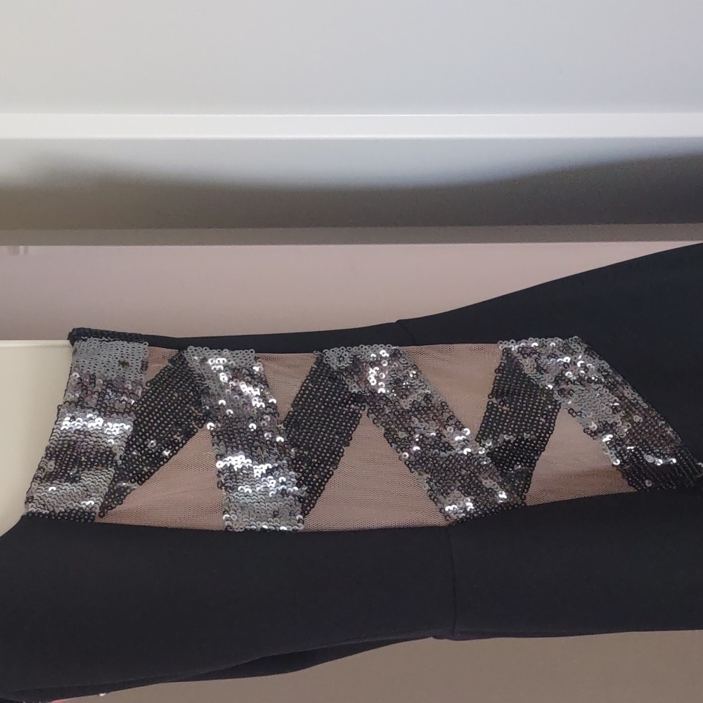 BCBGMaxAzria Black One-Shoulder Gown with Sequin Accents - Size 6 - Picture 7 of 10